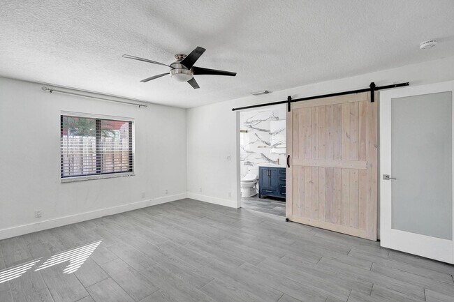 Amplia suite principal - 8105 SW 19th St