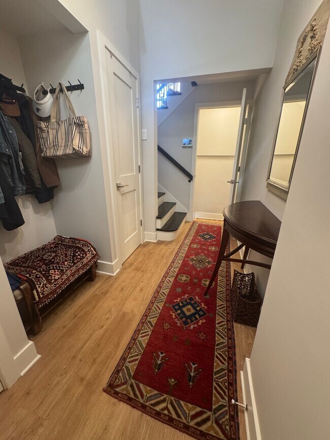 Vestíbulo de entrada - 637 Spruce St