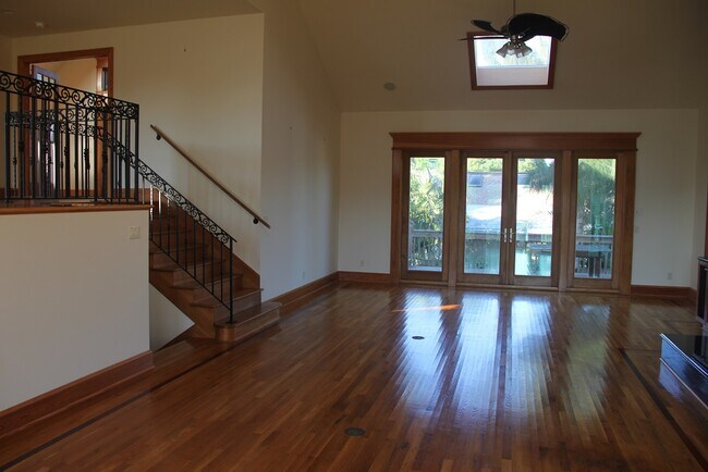 Building Photo - 308 Holly Rd