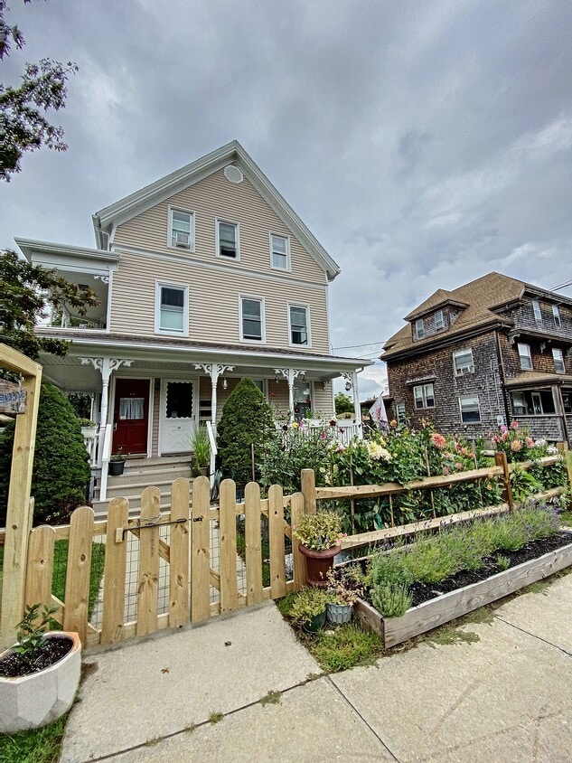 Primary Photo - 13 Lester Ave