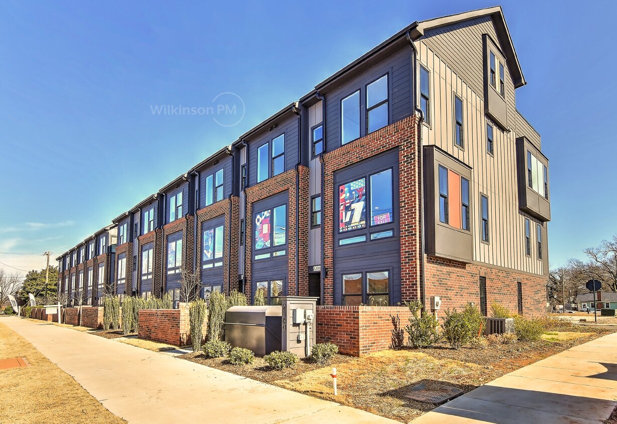 Primary Photo - Luxury Urban Living 3-bed 3.5-bath NODA