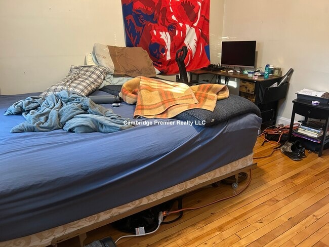 Building Photo - 12 Fairfax St