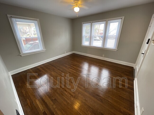 Foto del edificio - 3157 Parkview Ave