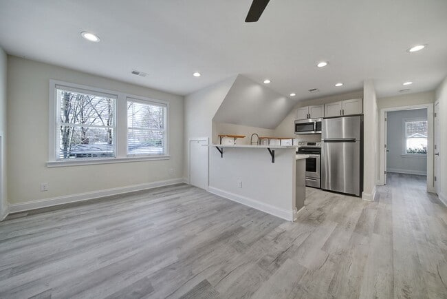Building Photo - Unique Single Family Home in Matthews!