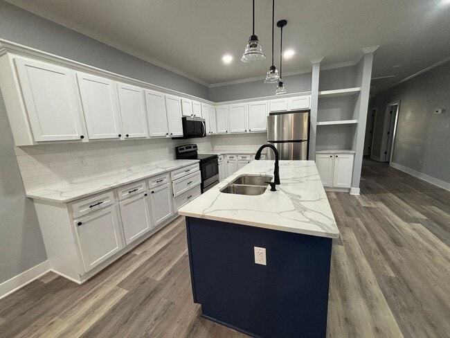 Building Photo - 5 bedrooms!! Remodeled top to bottom!