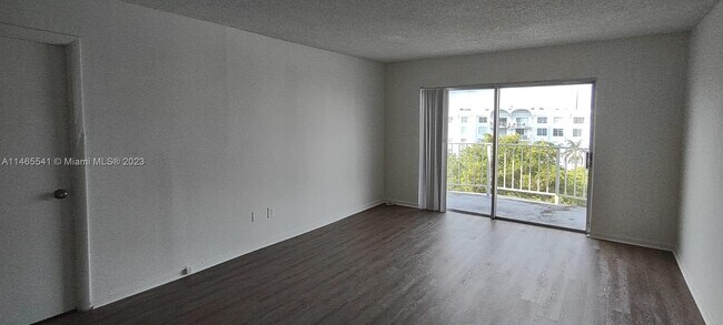 Building Photo - 496 NW 165th St