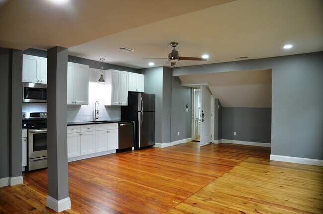 Building Photo - 1013 S Glasgow Dr