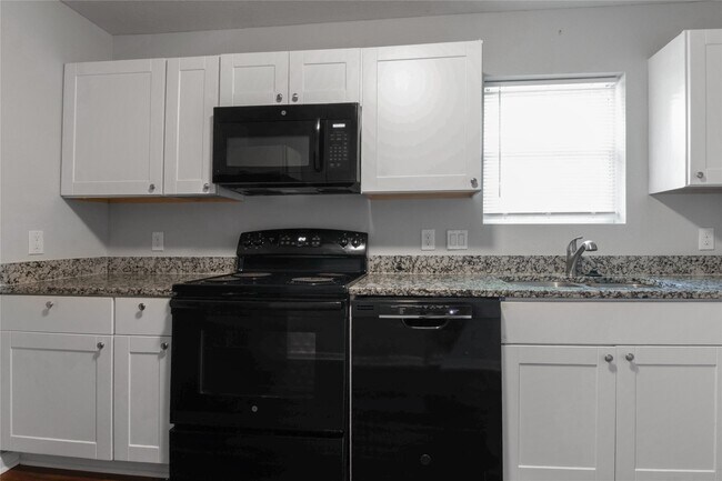 Foto del edificio - 3621 Mainer St