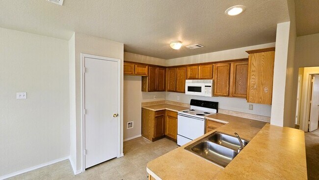 Foto del edificio - 4-2-2 West Fort Worth close to Lockheed Martin