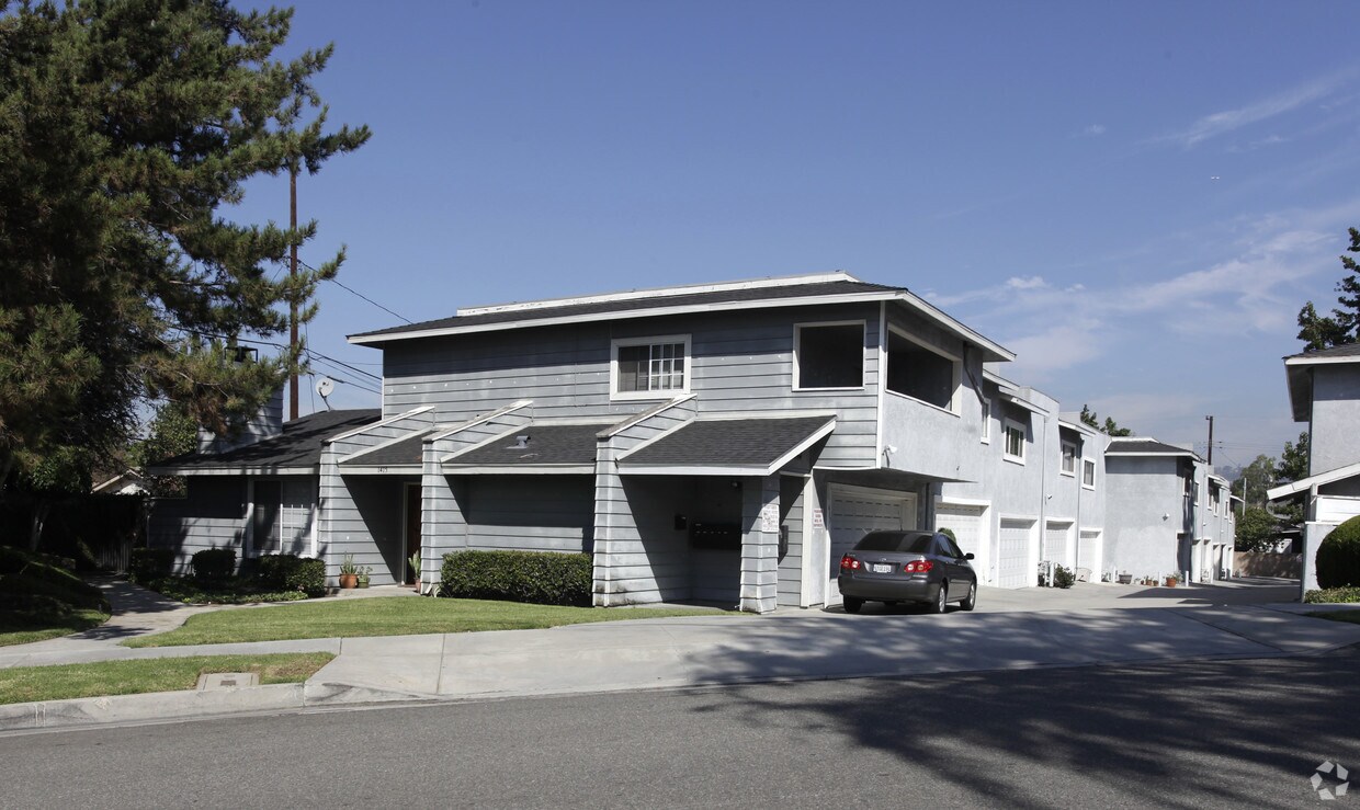 Foto del edificio - 1413-1415 Hillandale Ave