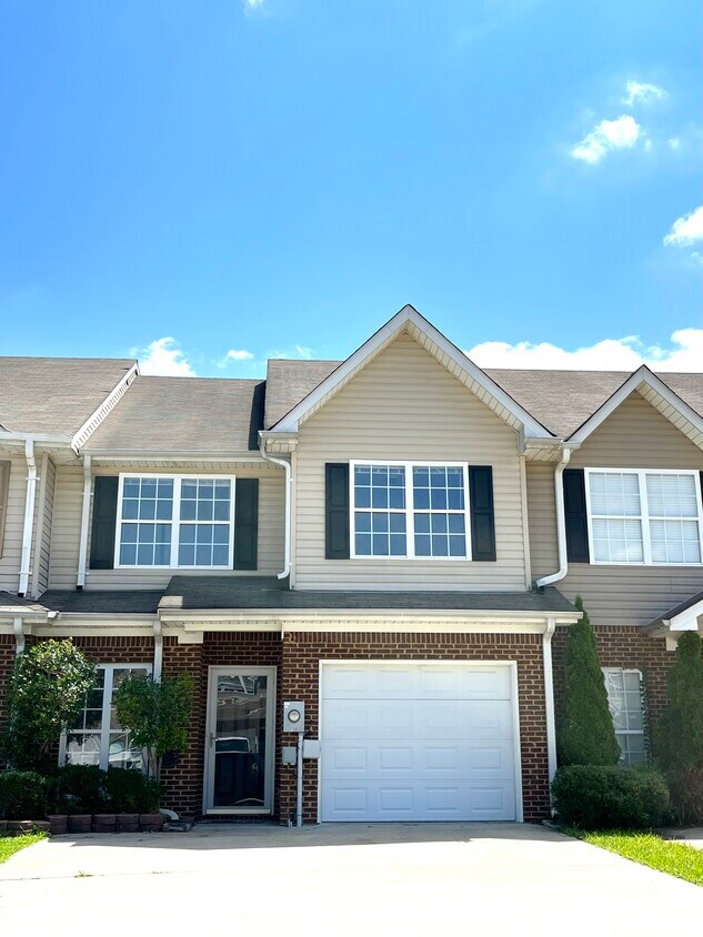 2025 Queens Ct, Moody, AL 35004 Townhome Rentals in Moody AL