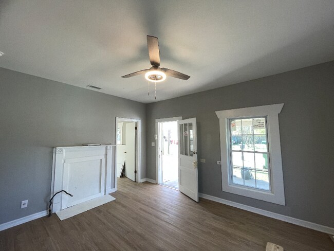 Building Photo - 214 Treymore Ave NW