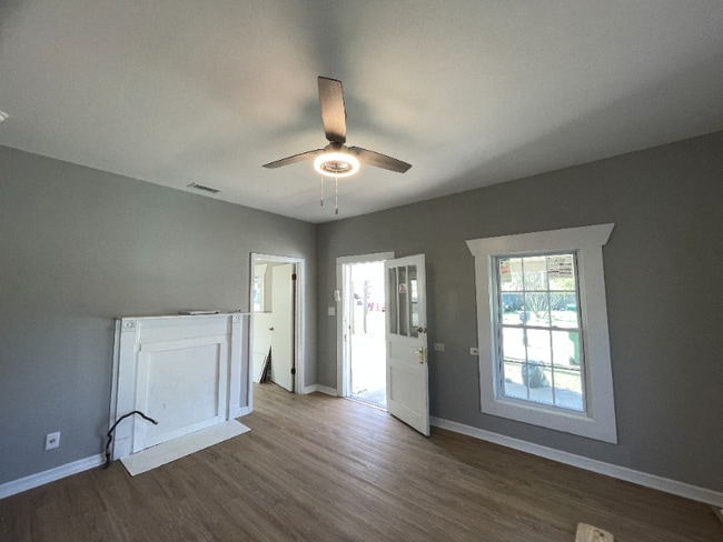 Foto del edificio - 214 Treymore Ave NW