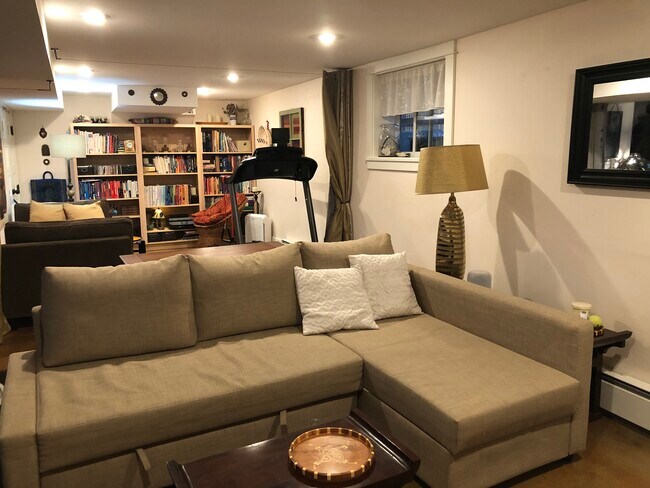 Living room - 1326 SE 48th Ave