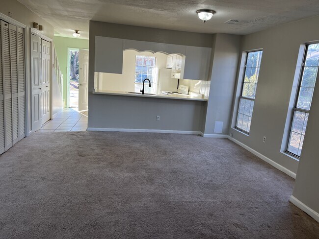 Foto del edificio - 2644 WMS Grant Reynolds Rd