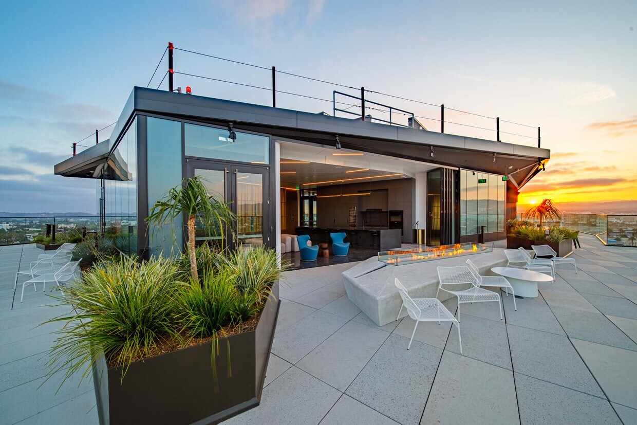 Foto principal - 6401 Wilshire Blvd