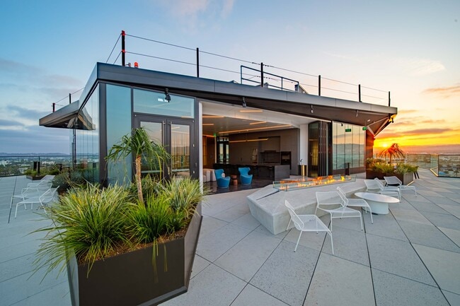 Building Photo - 6401 Wilshire Blvd