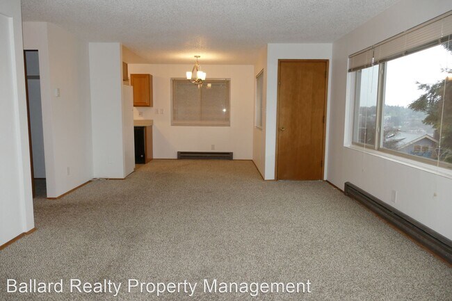 Building Photo - 2 br, 1 bath House - 4207 Phinney Ave N #204