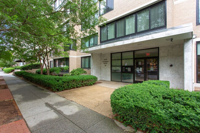 Foto del edificio - 2030 F St NW