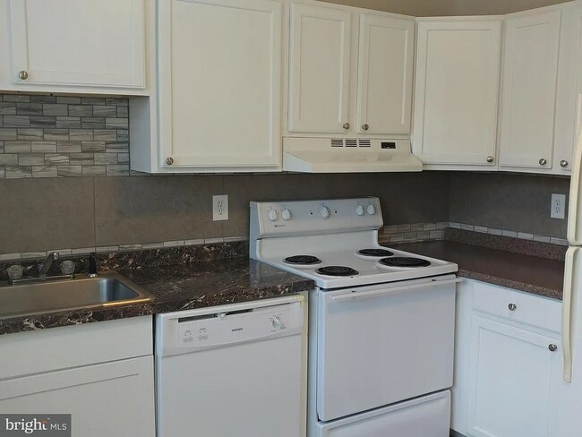 Foto del edificio - 3 Bedroom 1.5 Bathroom Townhouse in Edgewo...
