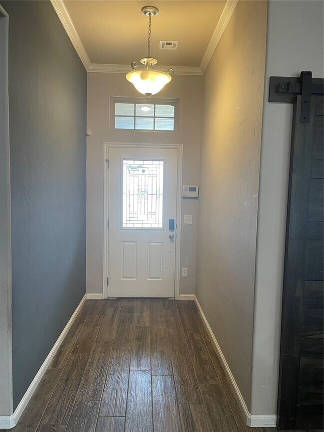 Foto del edificio - 18321 Groveton Blvd