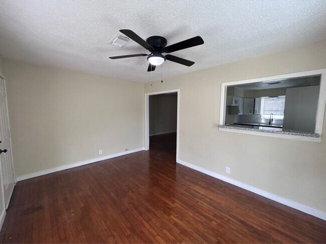 Foto del edificio - 7918 Woodlyn Rd