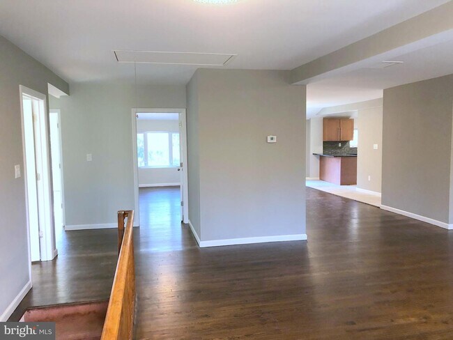 Building Photo - 63 Van Dyke Rd