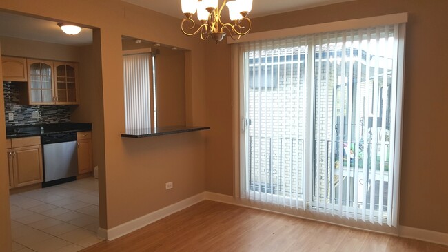 Foto del edificio - 10440 Mason Ave