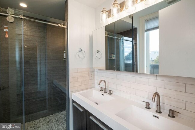 Building Photo - 1757 Waterloo St