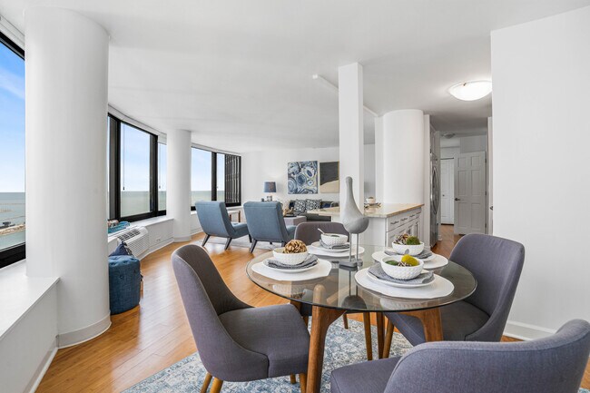 Foto del edificio - 155 N Harbor Dr
