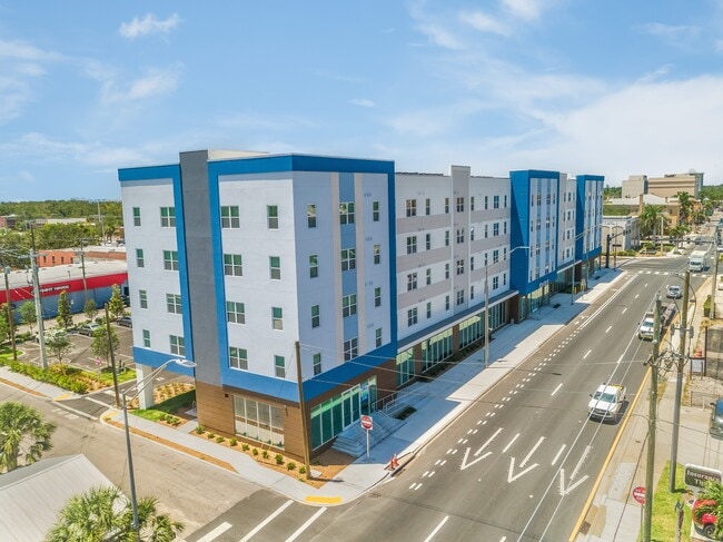 Building Photo - Riverview6