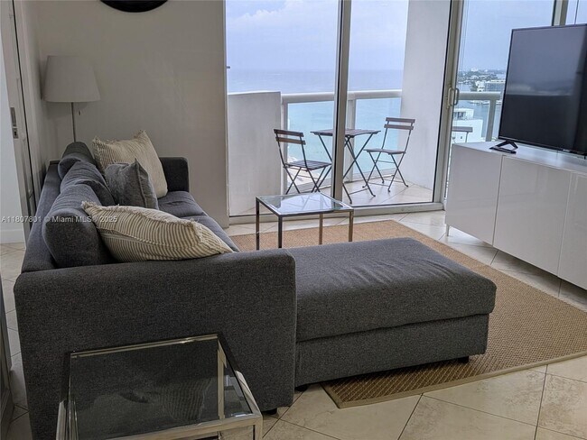 Foto del edificio - 6365 Collins Ave
