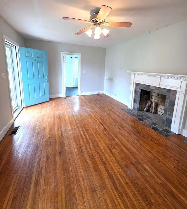 Building Photo - 3208 Camden Cir