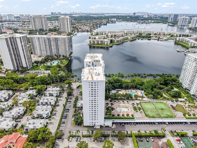 Foto del edificio - 2851 NE 183rd St