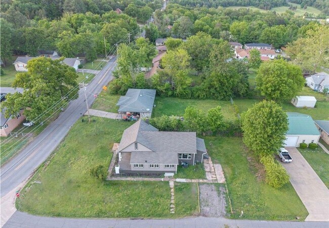 Foto del edificio - Quiet Comfort: Charming 3 Bed, 2.5 Bath Ho...