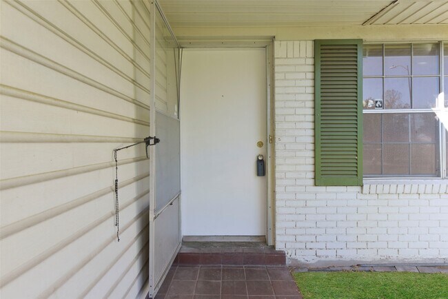 Foto del edificio - 7138 Mobud Dr