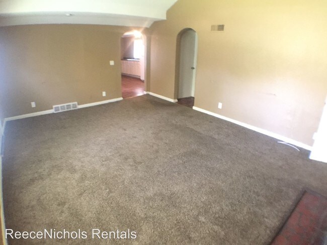 Building Photo - 8941 Wayne Ave