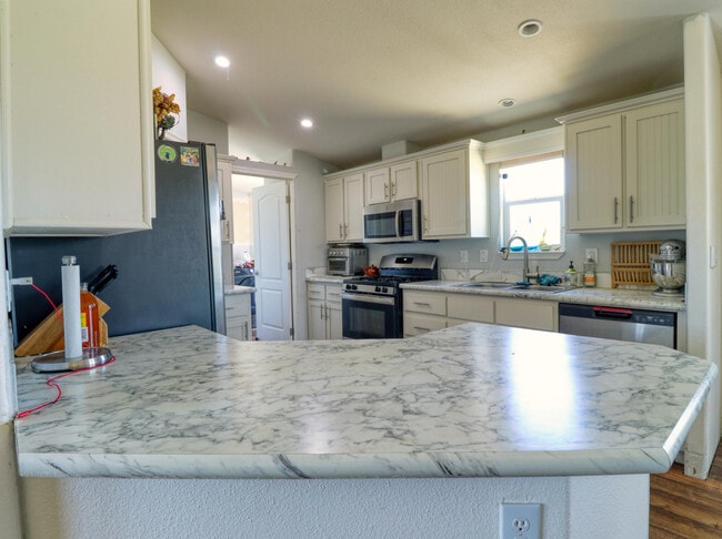 Foto del edificio - 60661 Chalet Dr