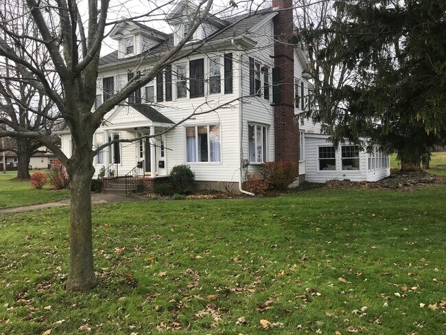 Foto del edificio - 213 Bellew Ave N