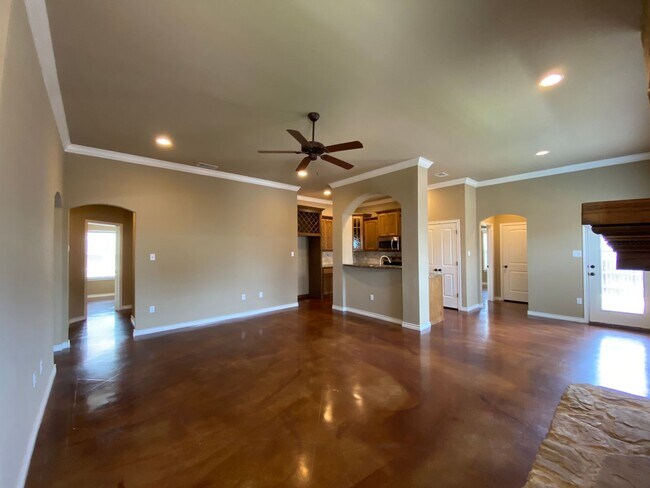 Foto del edificio - 4 bedroom single family home