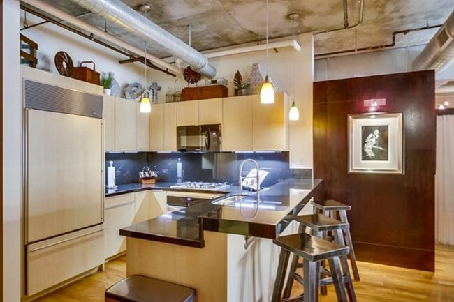 Kitchen - 877 Island Ave