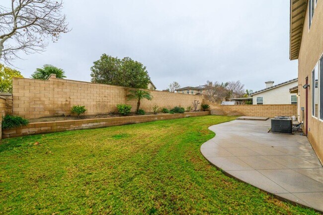 Building Photo - 5 BD/3BA 3372sqft Single Family Home w/ 3-Car Garage Corona For Rent