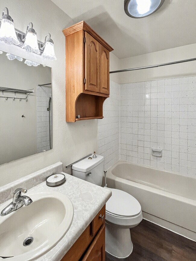 Foto del edificio - 355 Donna Dr