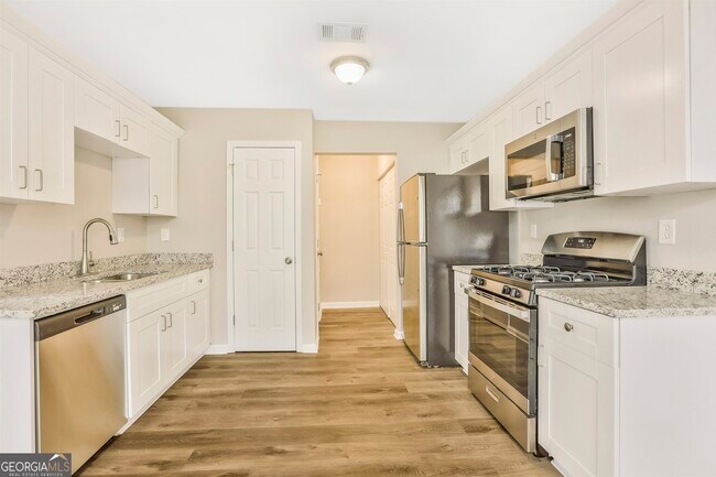Foto del edificio - 5898 Lakeway Glen