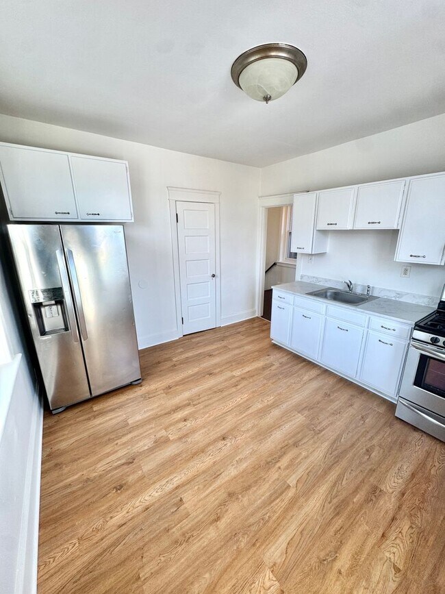 Foto del edificio - 819 E 5th St