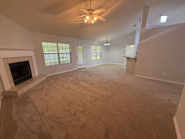 Foto del edificio - Pace - Spencer Oaks Landing - 4 bedroom, 2 bath w/ lawn care included