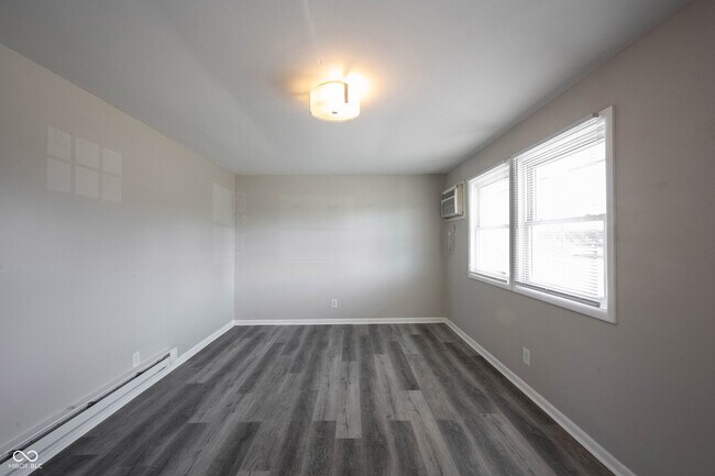 Foto del edificio - 140 Maple Park Dr