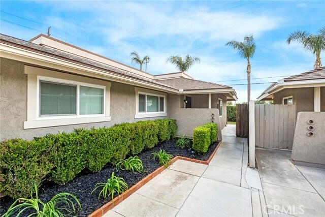 Building Photo - 834 E Fairway Dr