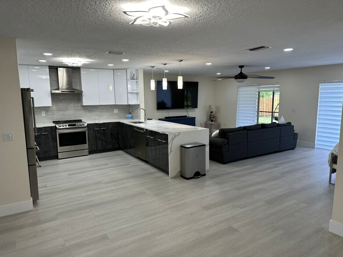 Foto principal - 2813 SE Eagle Dr