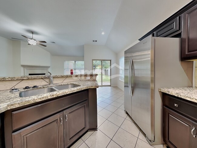 Building Photo - 232 Country Crossing Cir